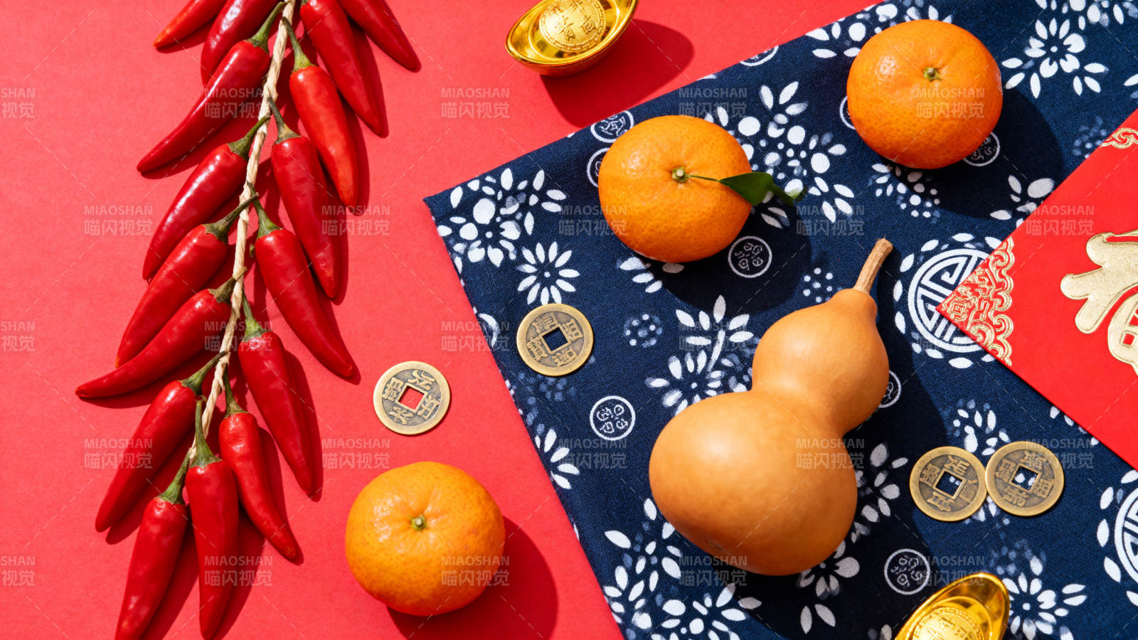 新春吉祥物摆拍图片