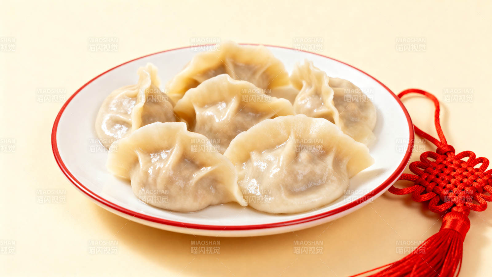 饺子配红绳 年味浓图片