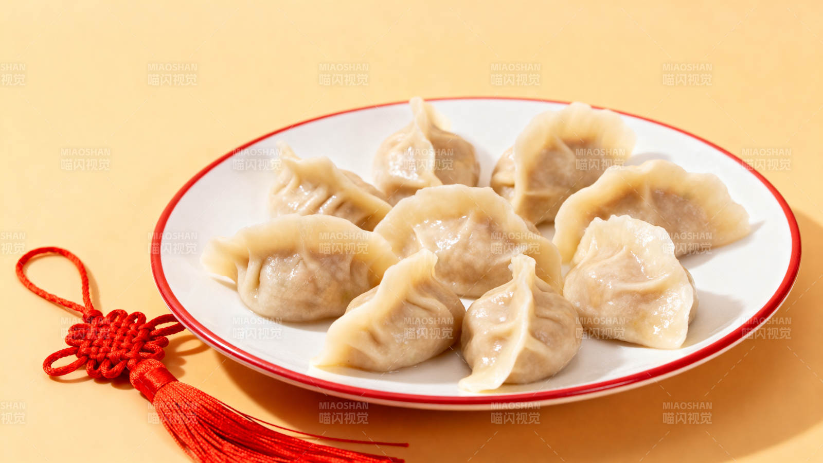 饺子配红绳 喜庆美味图片