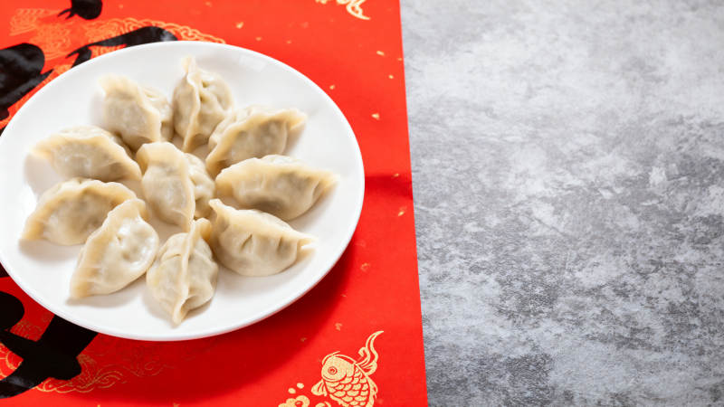 饺子摆盘迎新春图片