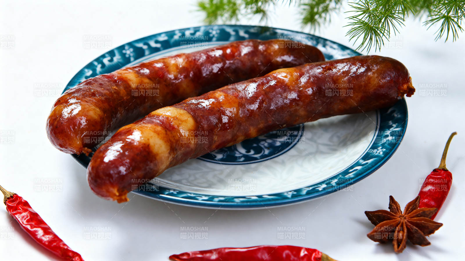 香肠配辣椒八角图片