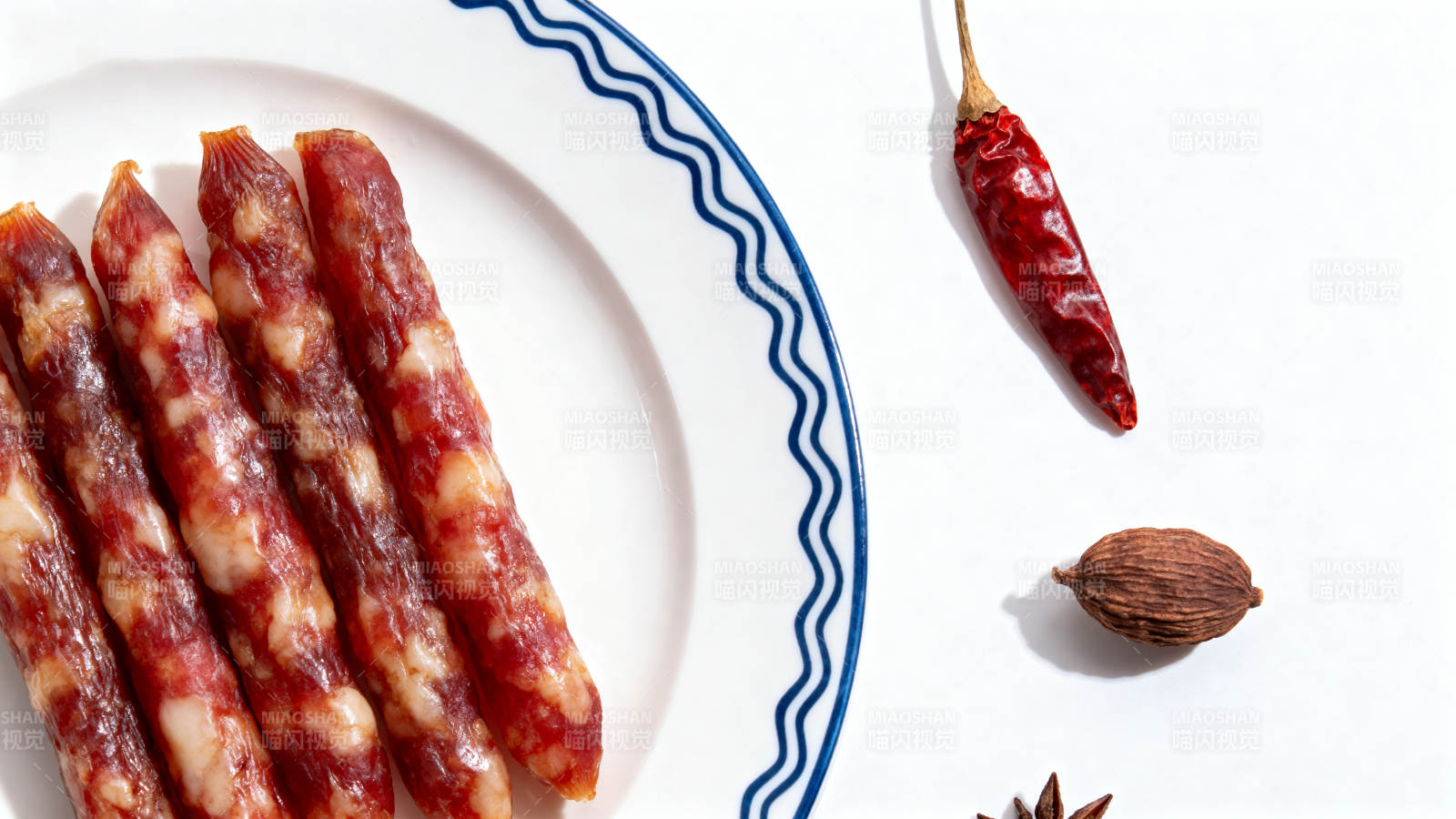 香肠配辣椒八角图片