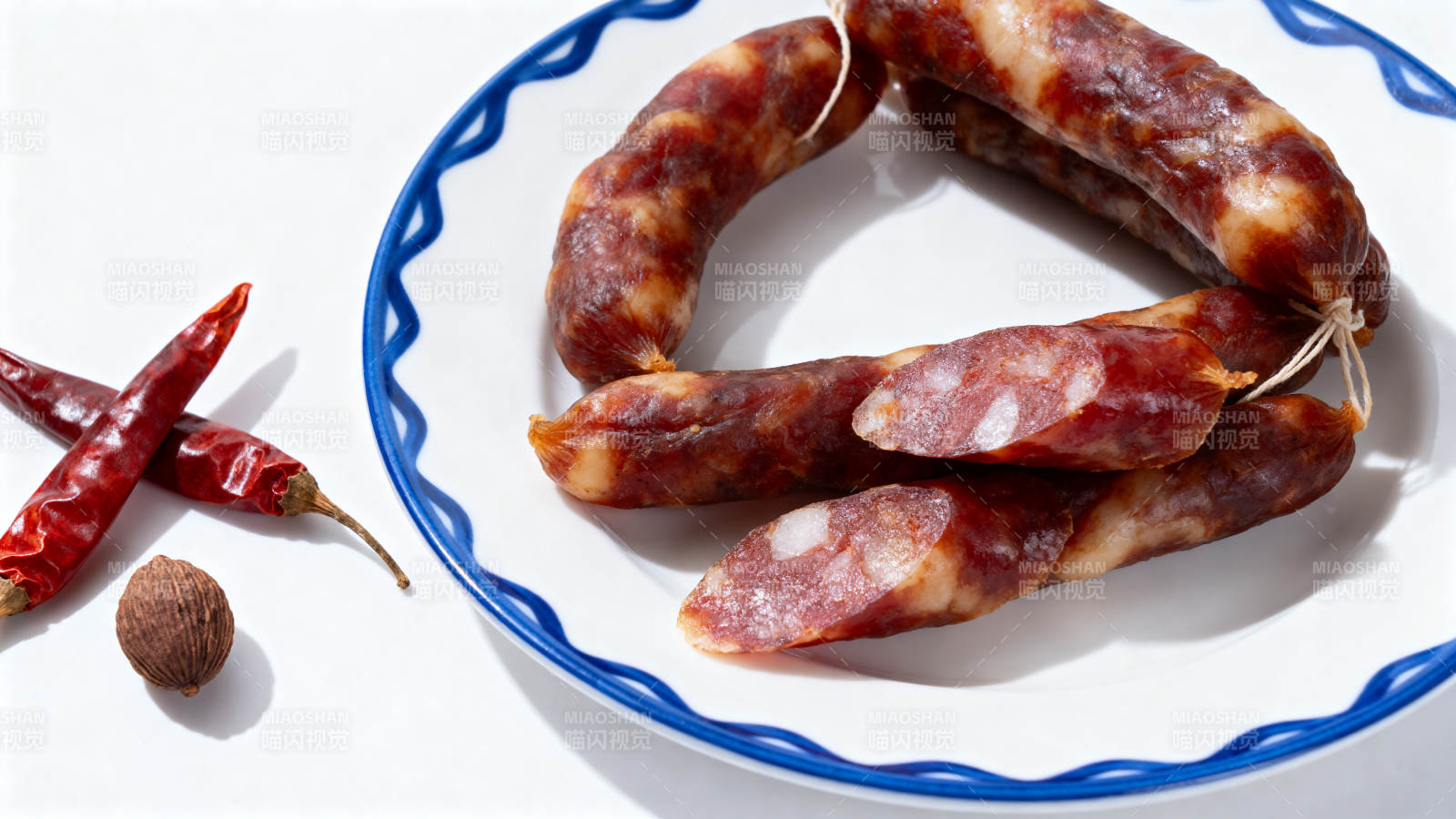 香肠配辣椒胡椒图片