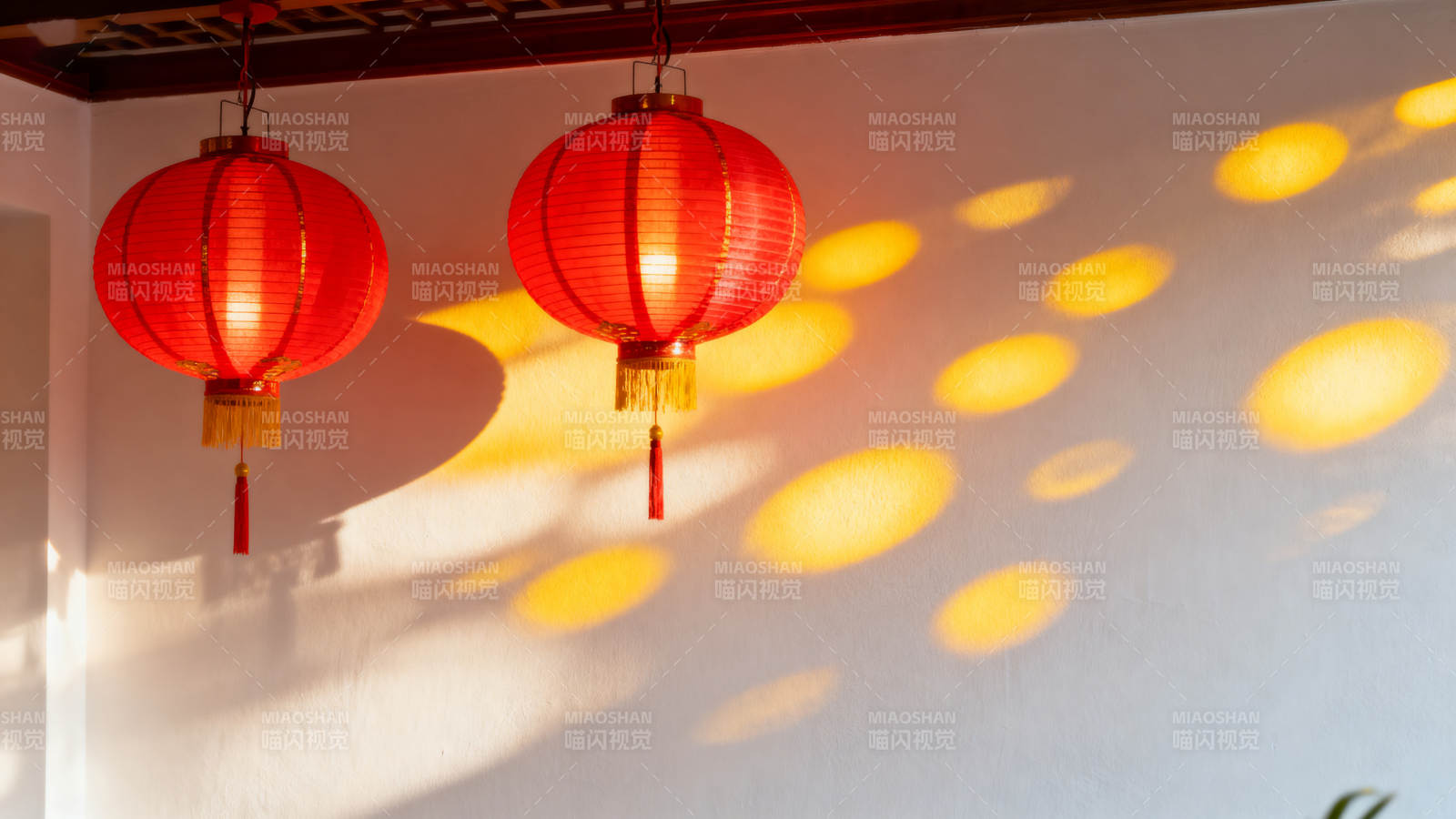 红灯笼映光影图片