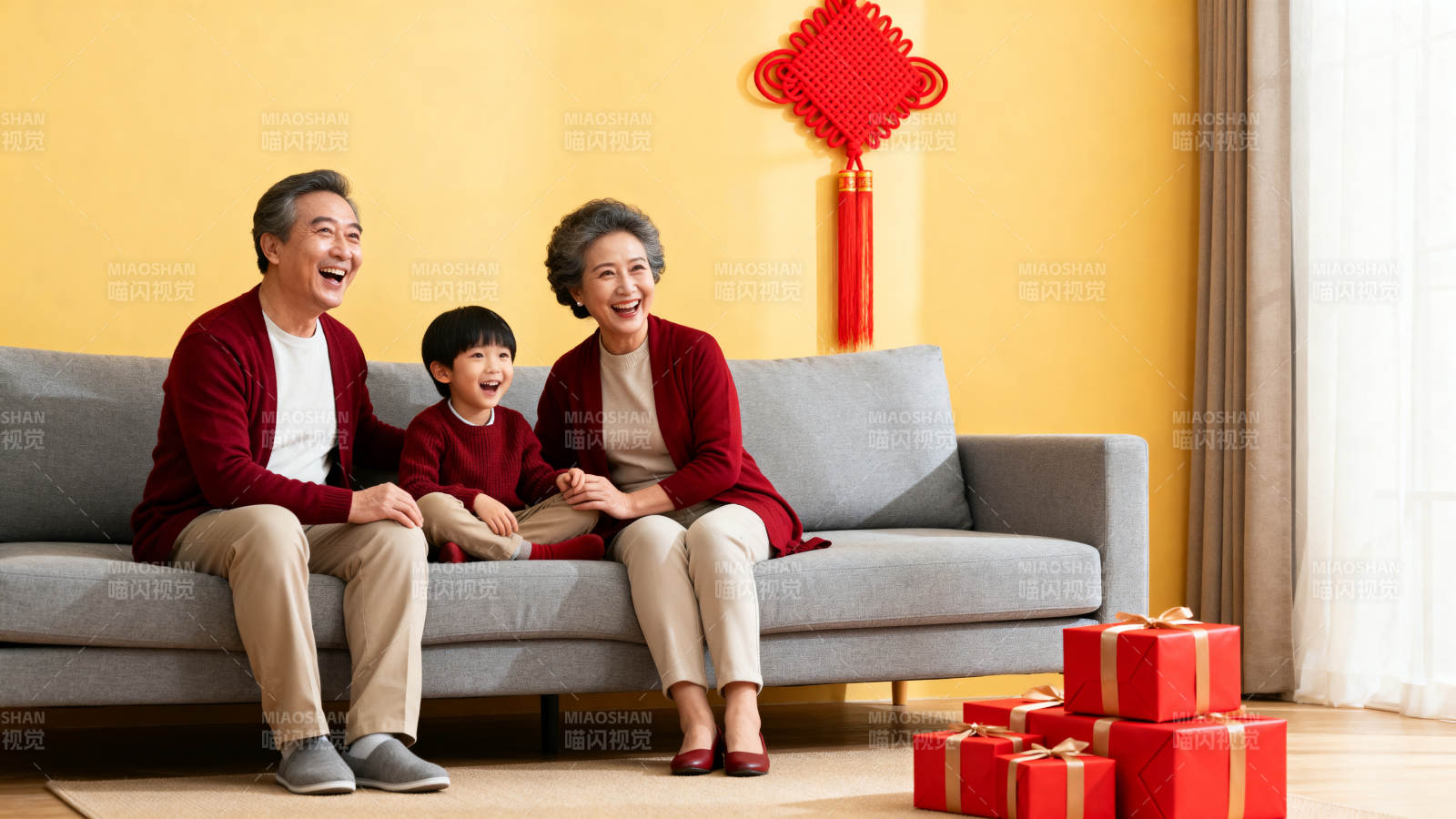 温馨家庭庆新春图片