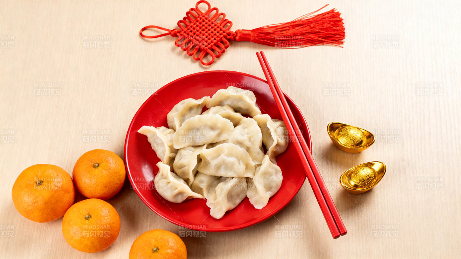 春节饺子与橙子图片