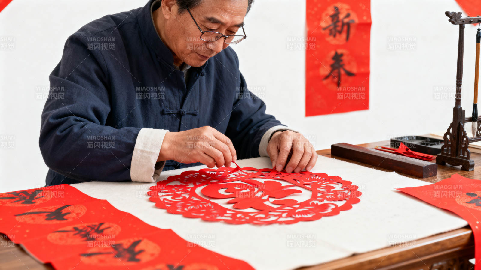 剪纸迎新春图片