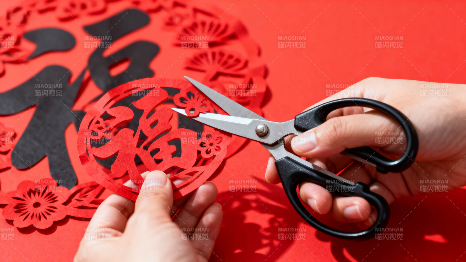 剪纸迎新春图片
