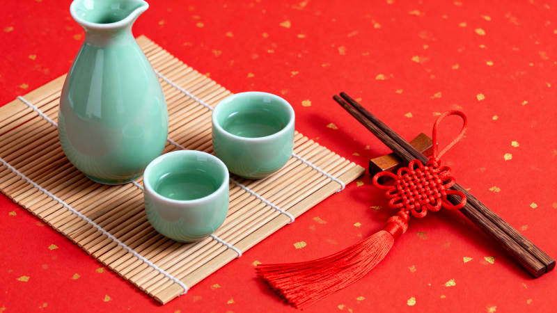 茶具与红绳装饰图片