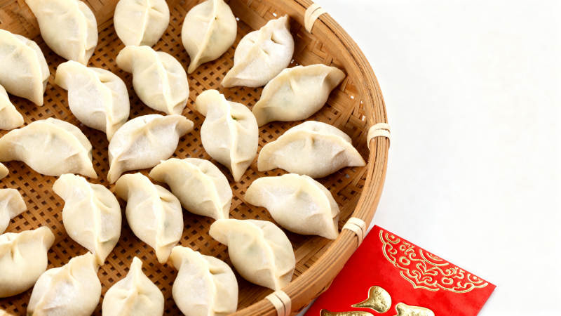 饺子摆盘迎新春图片