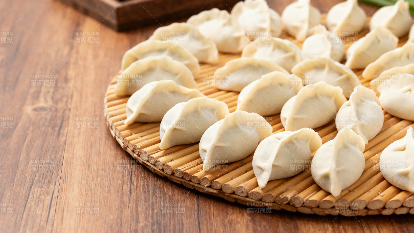 美味饺子摆盘图片