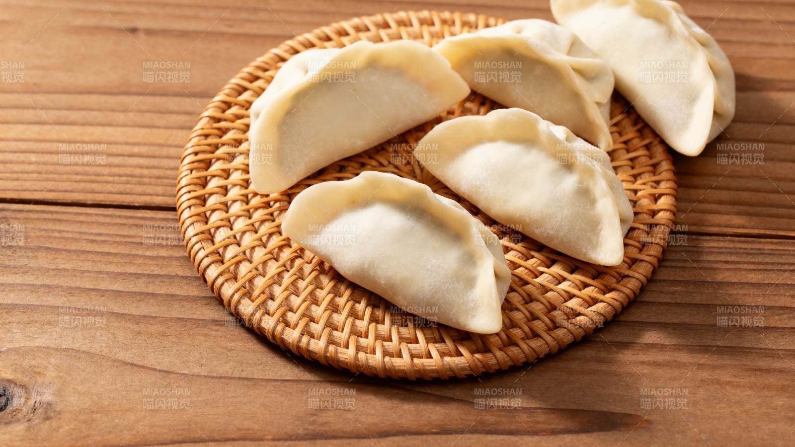 饺子摆盘图图片