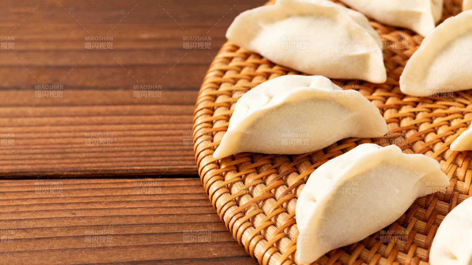 饺子摆盘 诱人美味图片