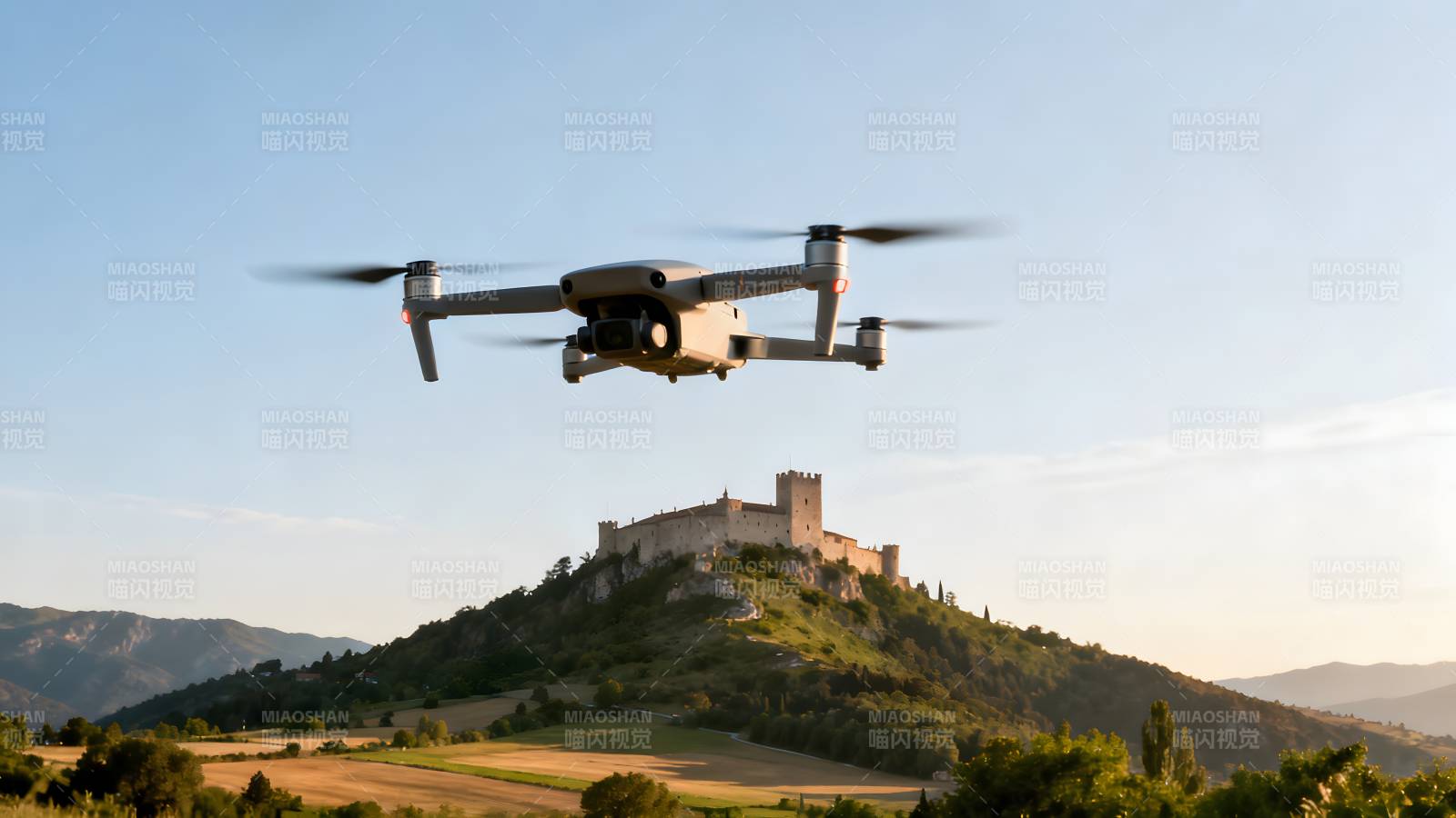 无人机飞越古堡图片