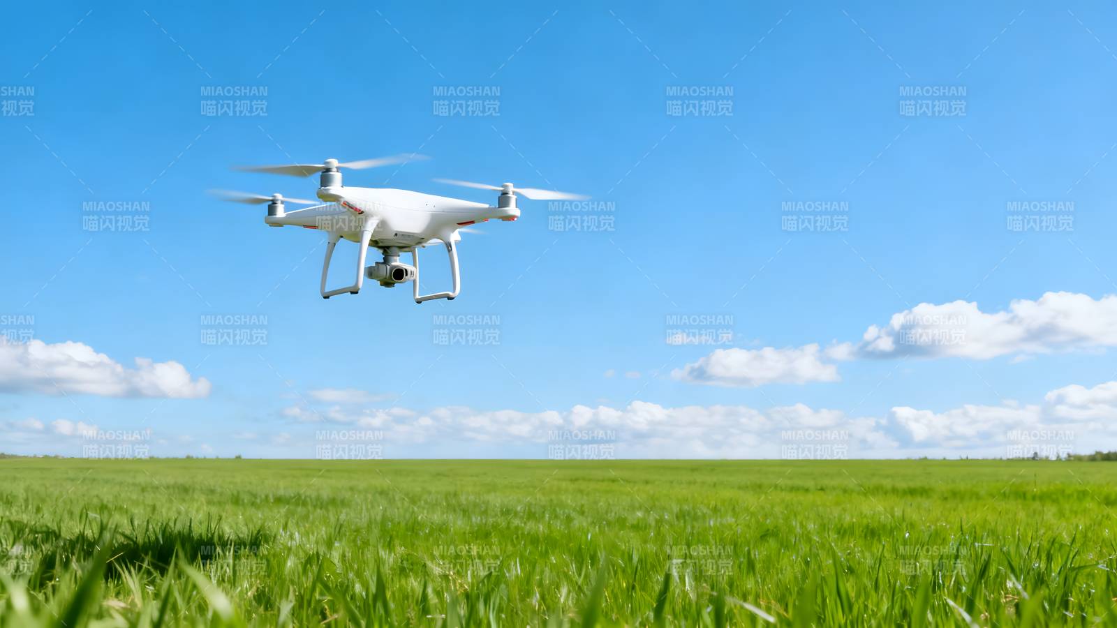 无人机翱翔田野图片