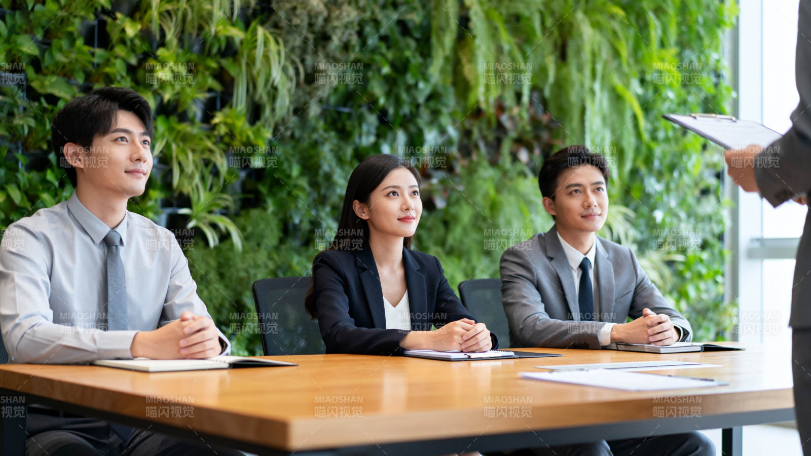 职场会议场景图片