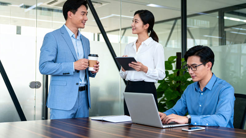 职场交流瞬间图片