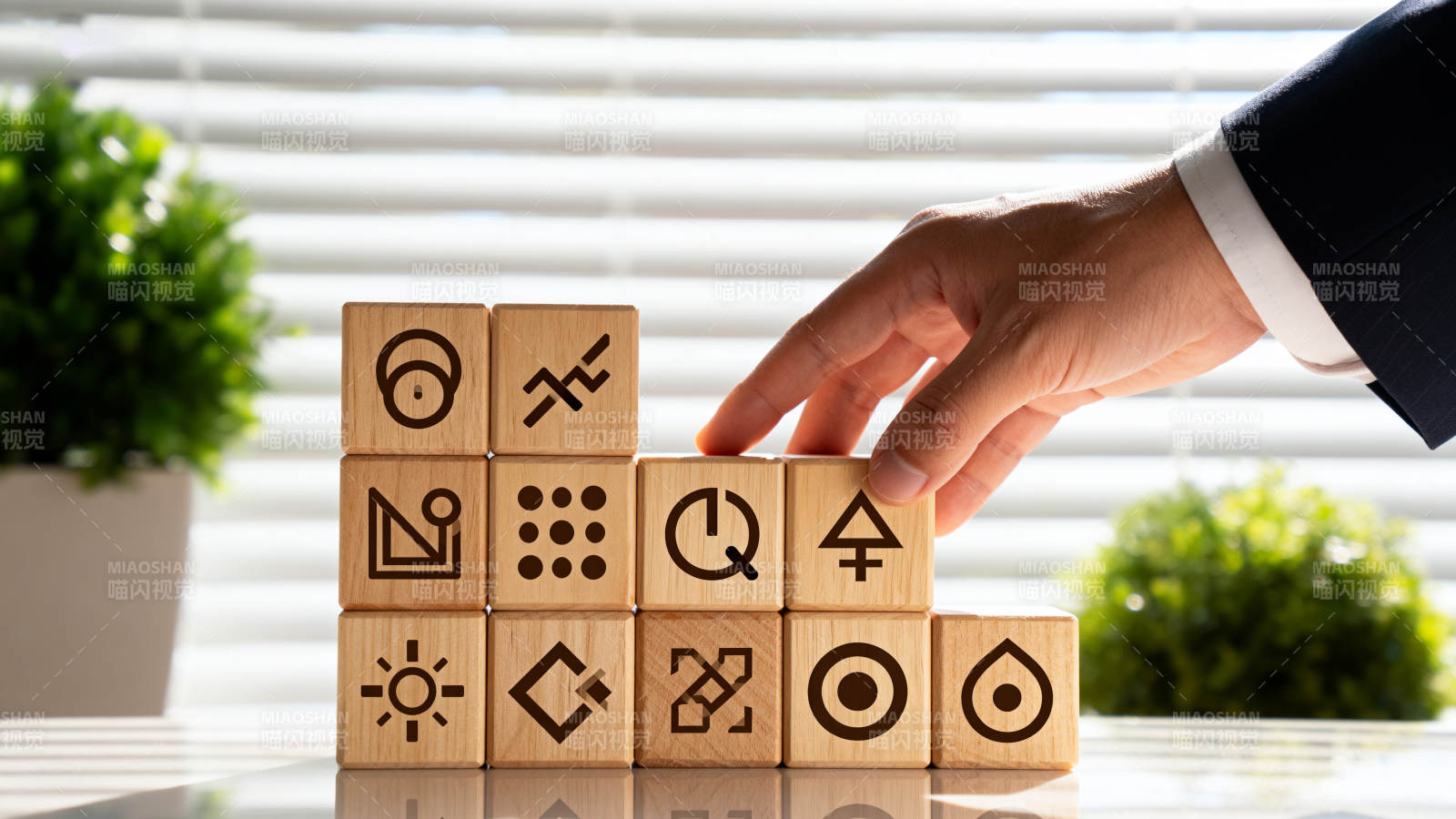 策略与决策图片