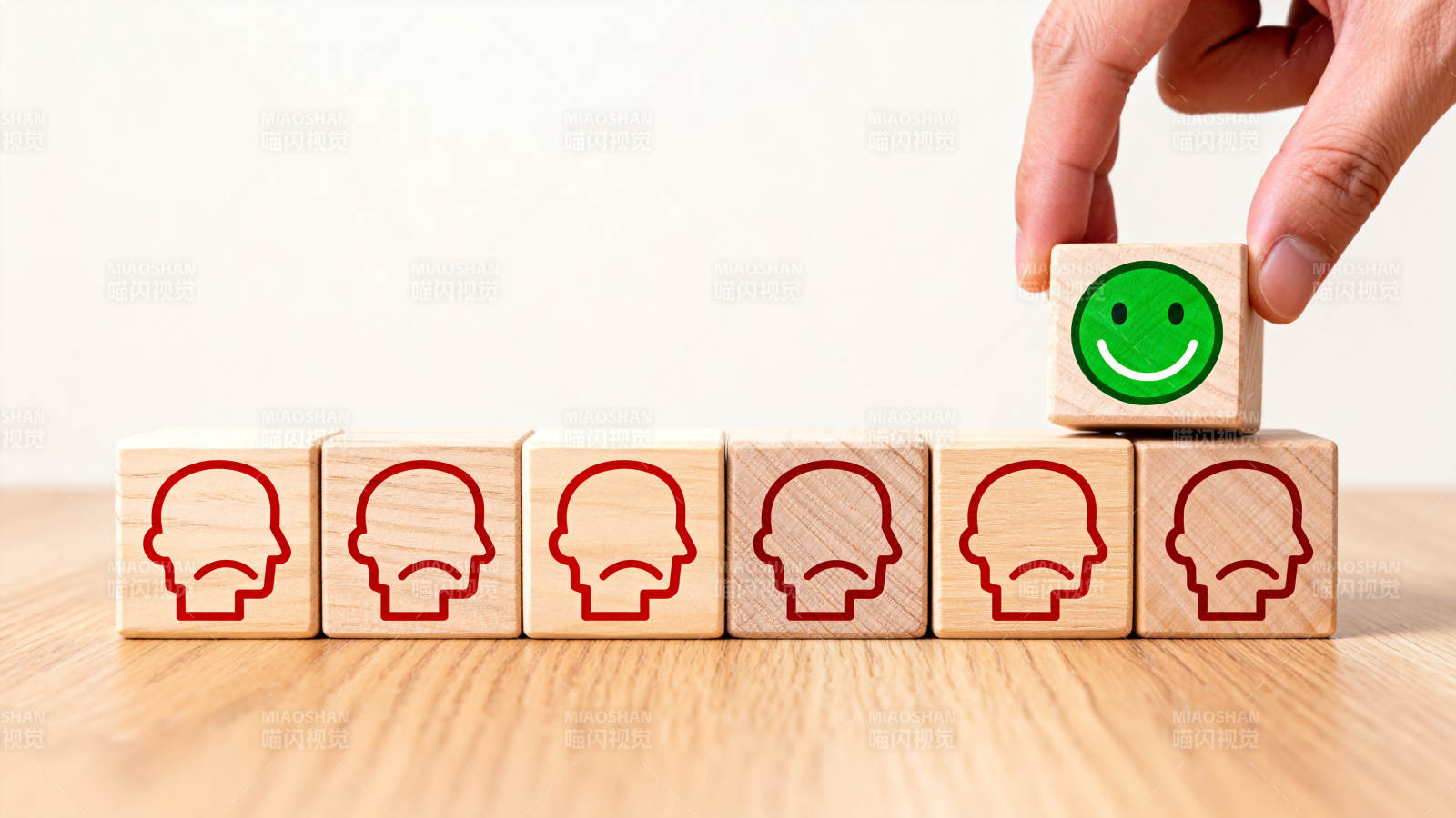 微笑取代悲伤图片