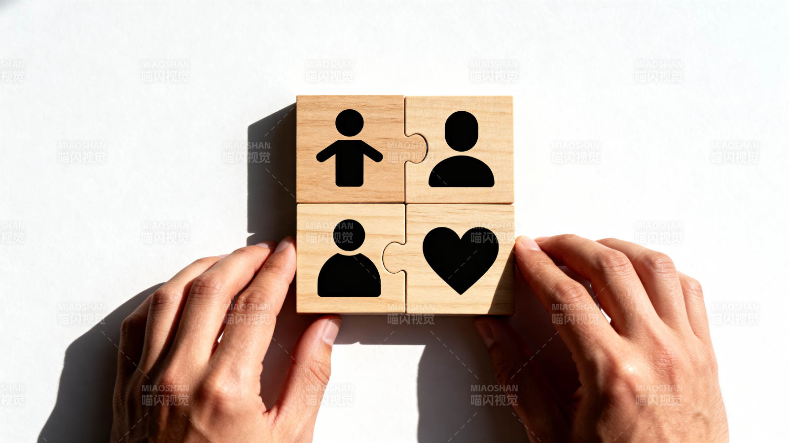 拼图中的爱与家庭图片