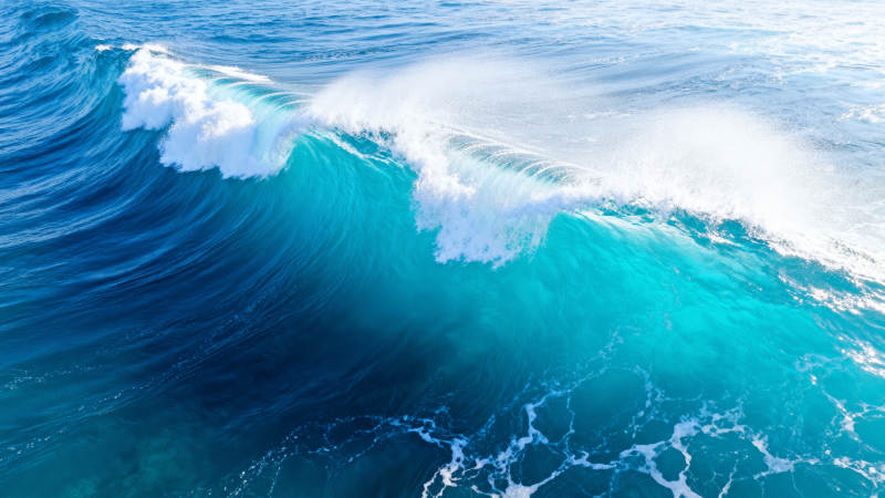 碧海巨浪翻涌图片