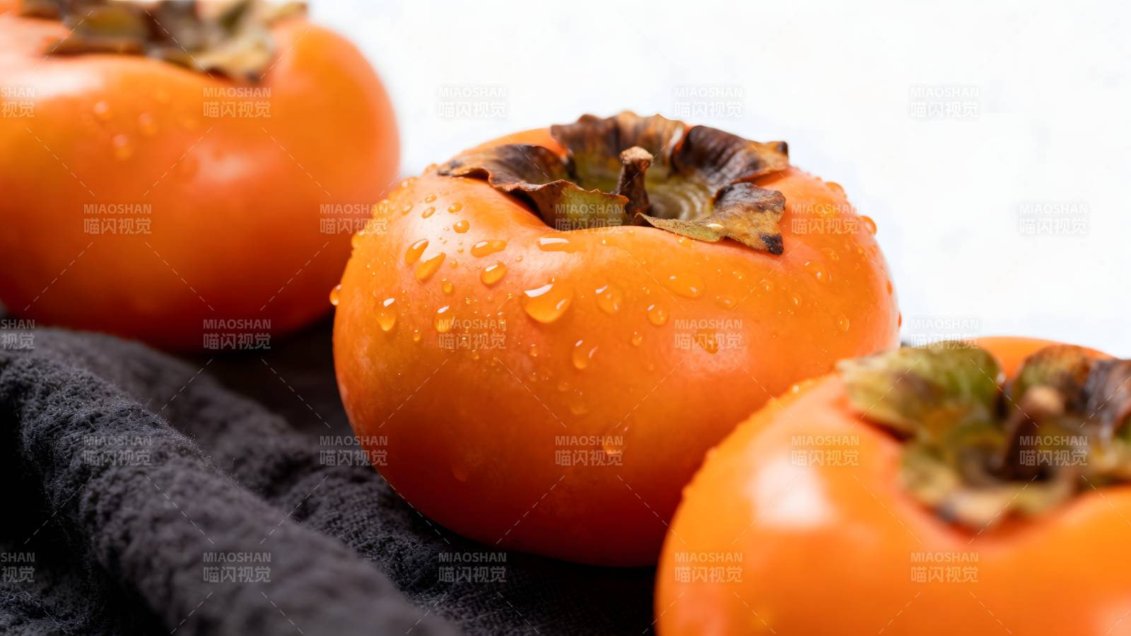 晶莹柿子特写图片