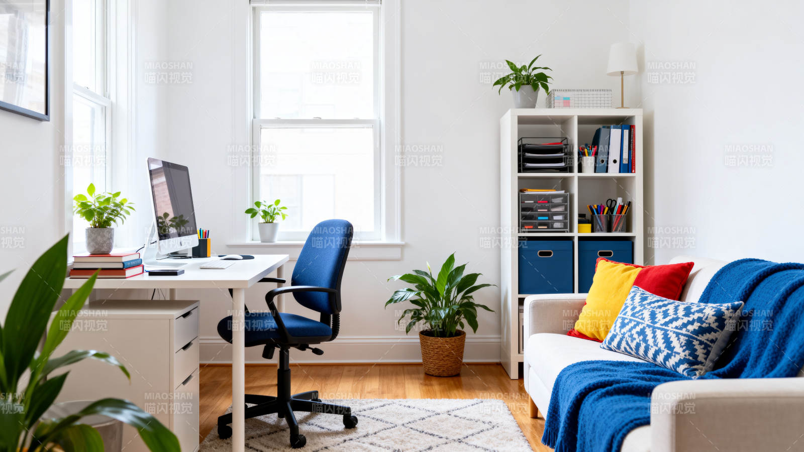 明亮温馨的居家办公区图片