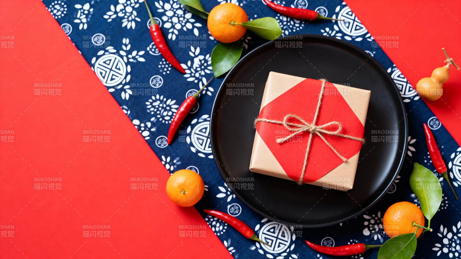 新年礼盒静物图图片