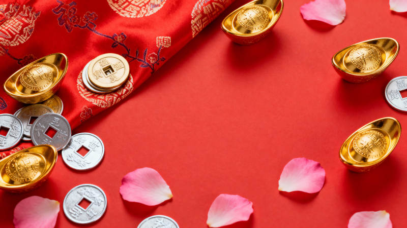 金元宝与花瓣红布图片