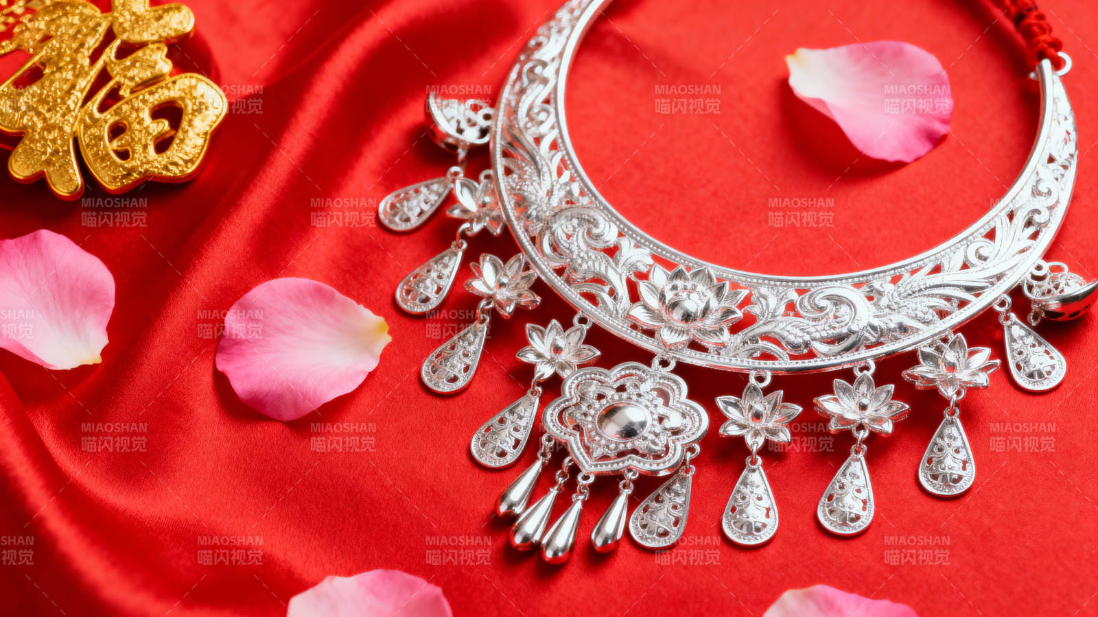银饰红绸喜庆图图片