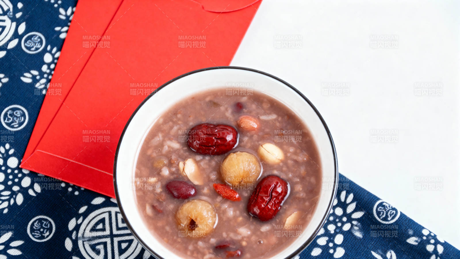 八宝粥配红信封图片