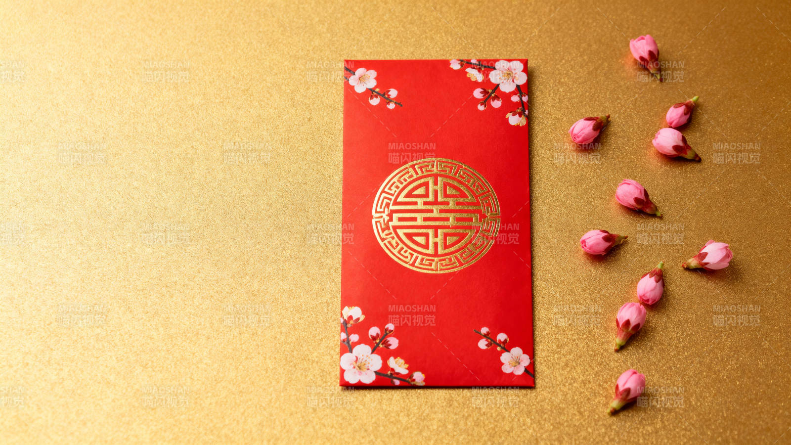 红包与梅花绽放图片