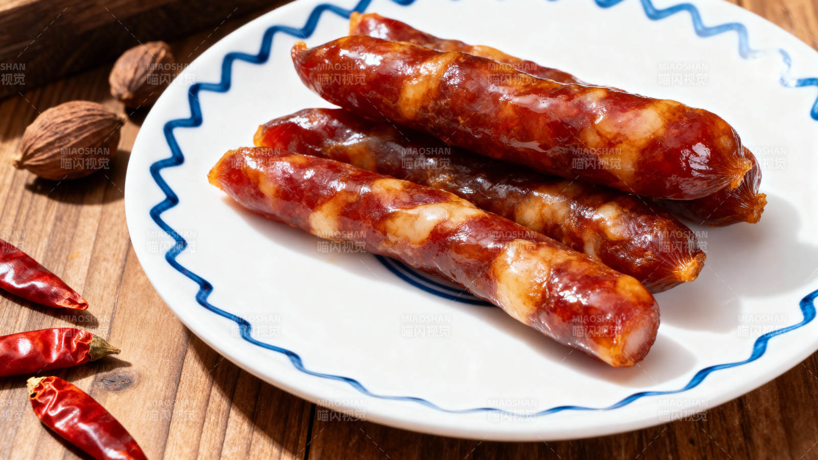 香肠配辣椒坚果图片