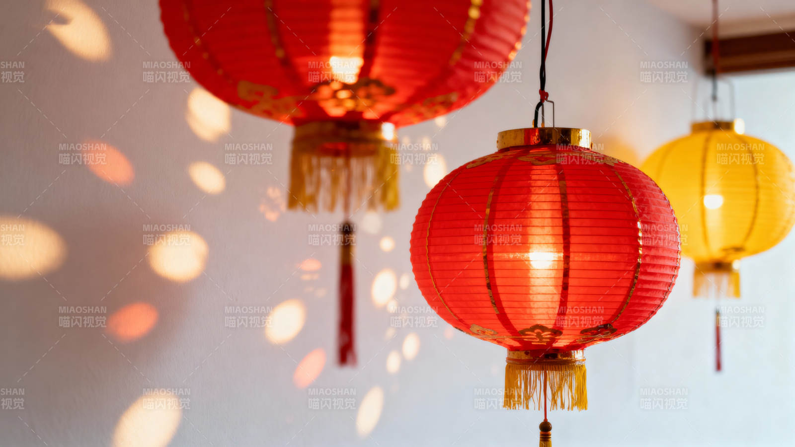 红灯笼高挂图片