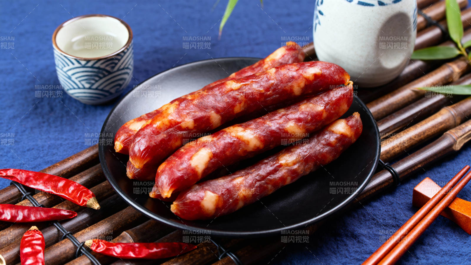 香肠配红椒 美味诱人图片