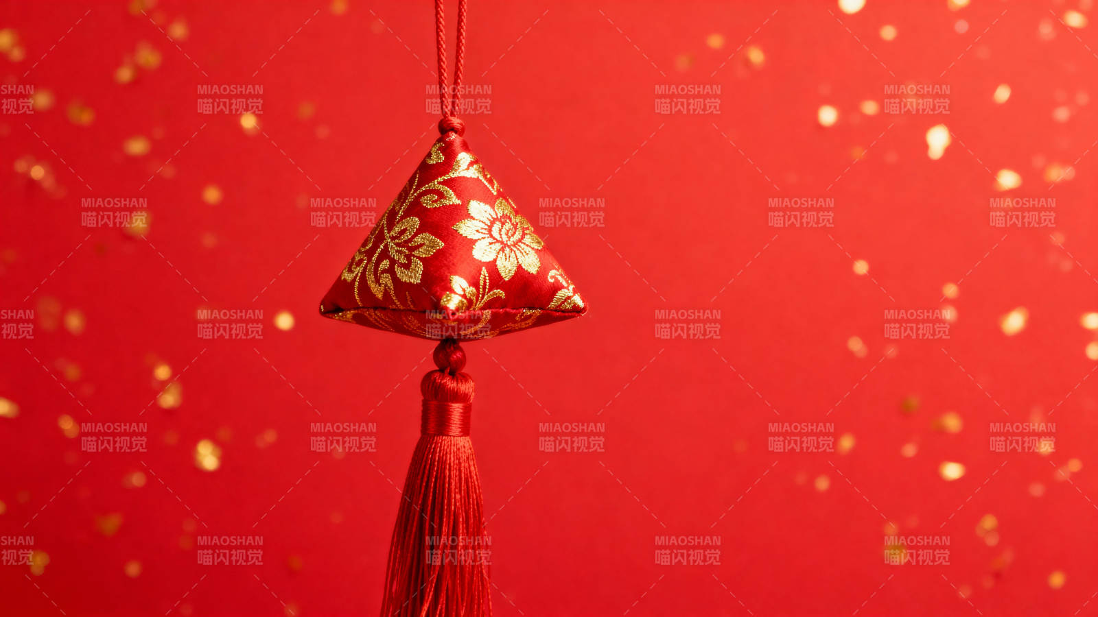 红底金花挂饰图片