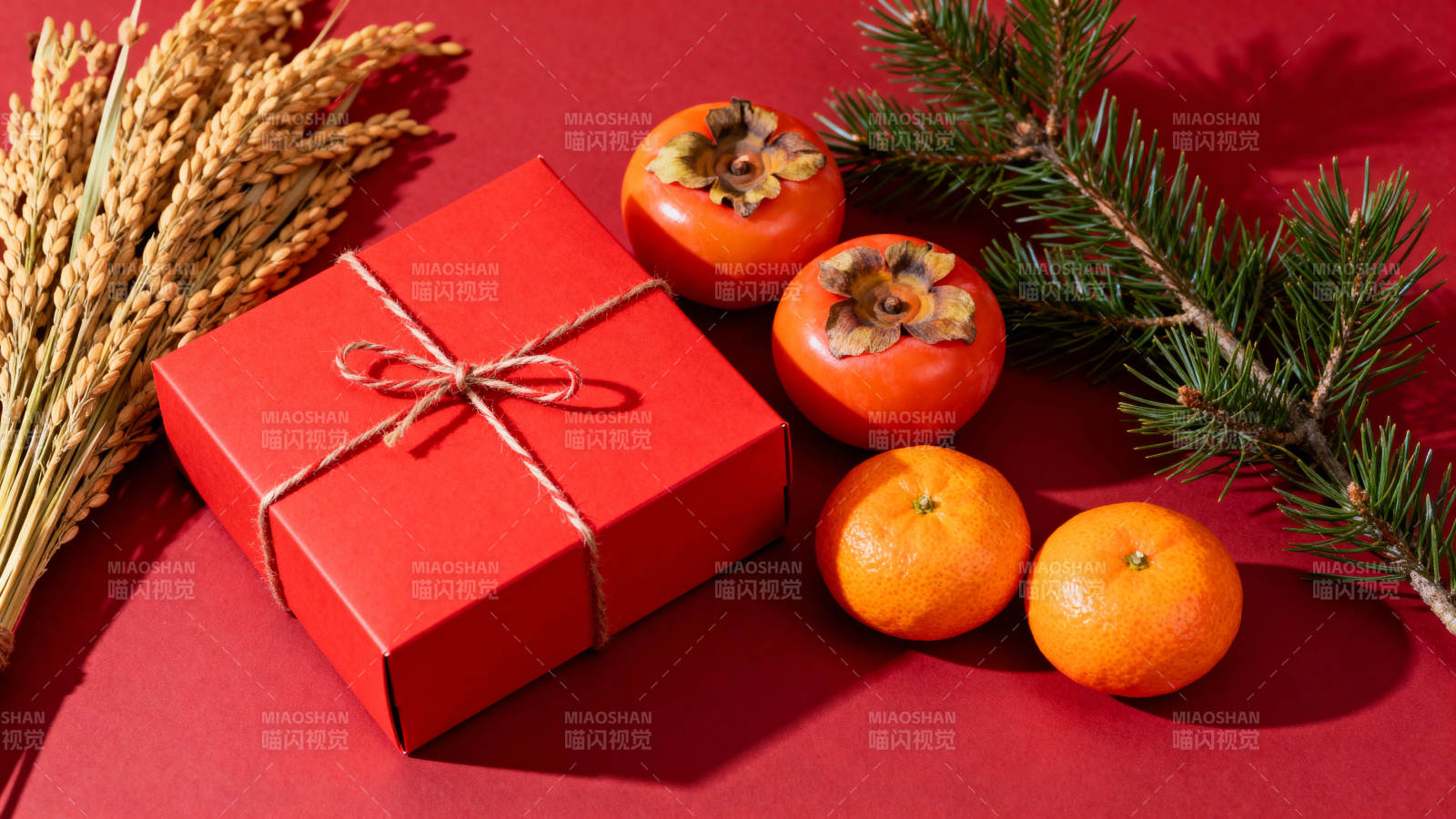 圣诞礼盒与果实图片