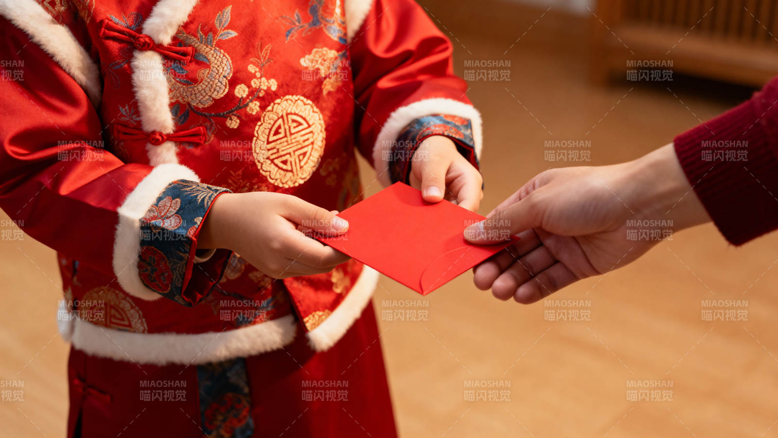 红包传递 喜庆时刻图片