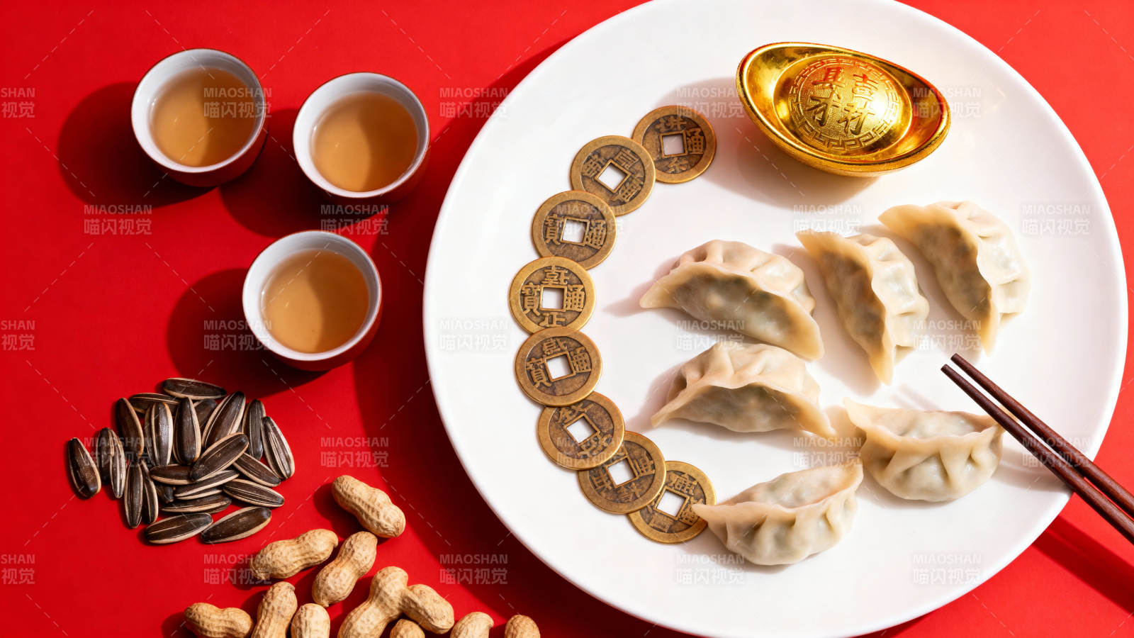 新春饺子与金元宝图片