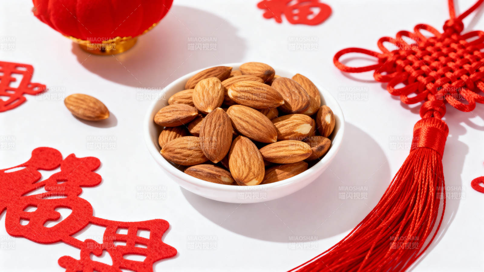 新年坚果福字红绳图片