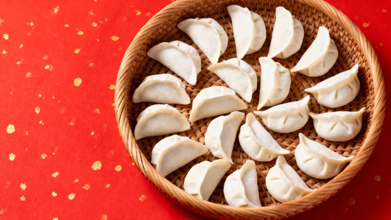 竹篮盛满饺子图片