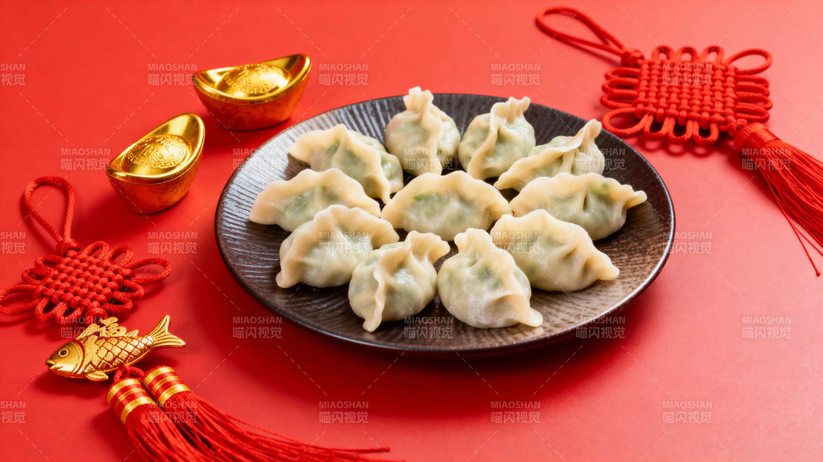 春节饺子与金元宝图片