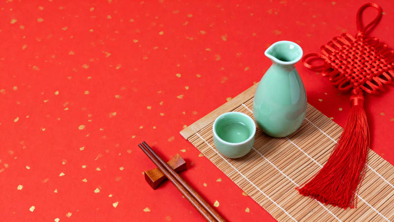 中式茶具与红绳结图片