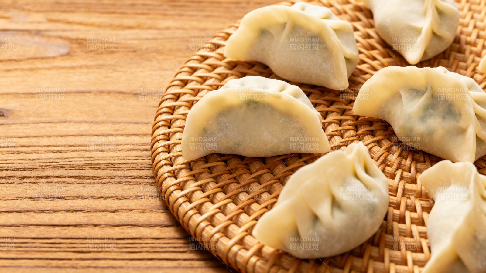 美味饺子摆盘图片