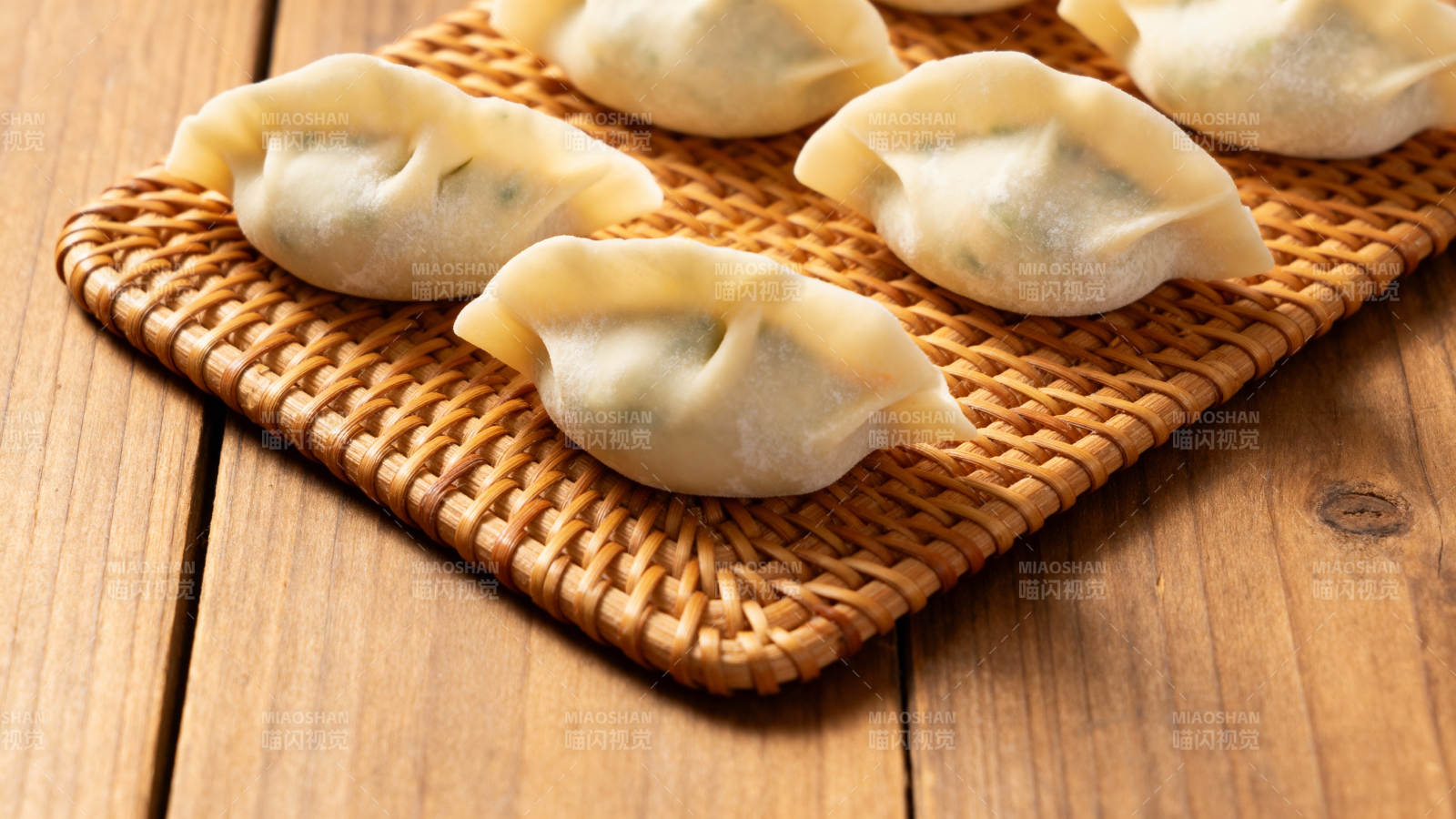 美味饺子摆盘图片