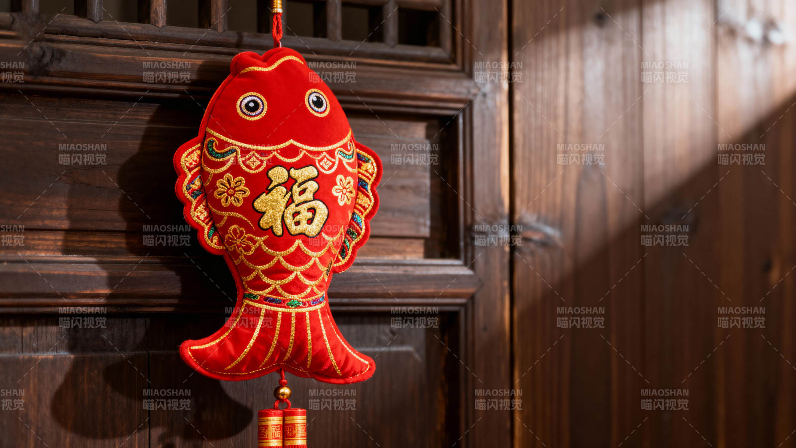 福鱼挂饰迎新春图片