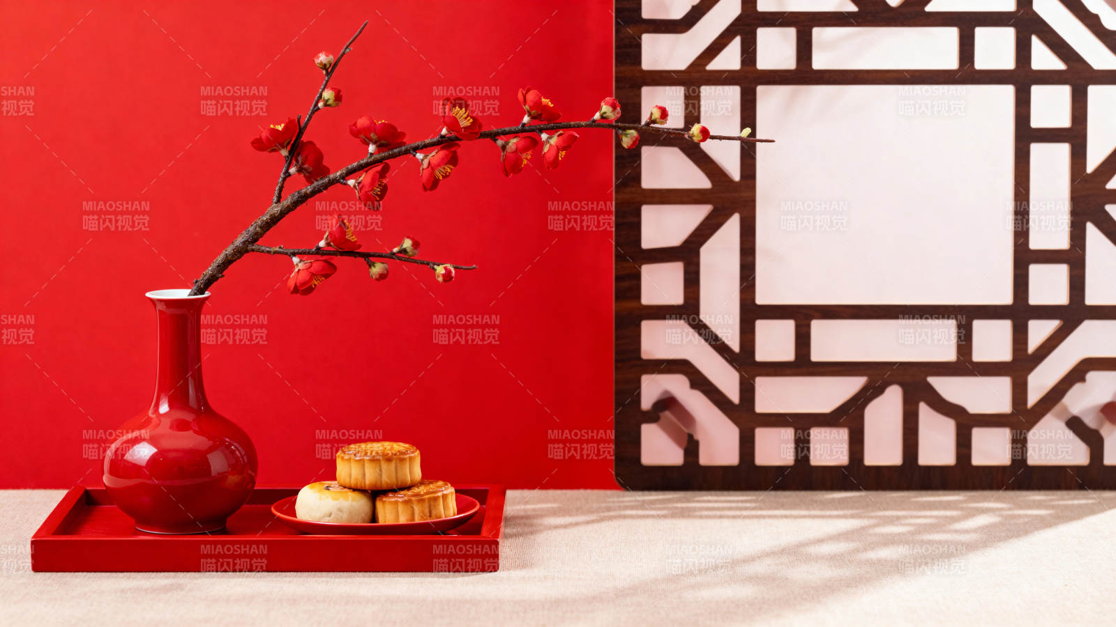 红墙梅枝伴点心图片