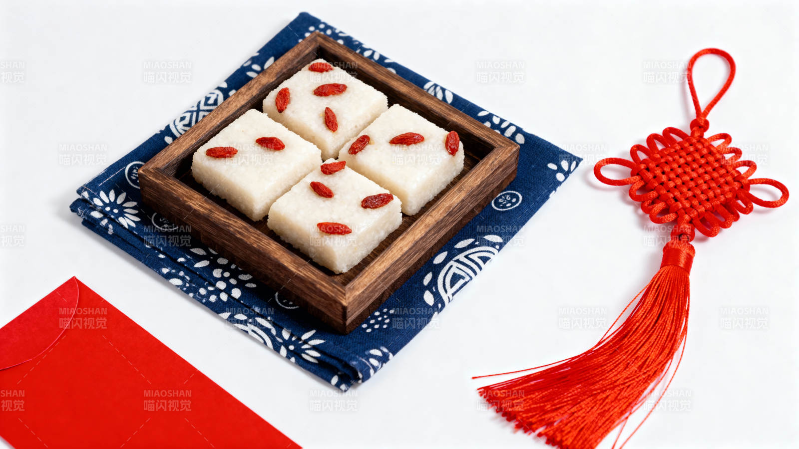 年糕配红绳结图片