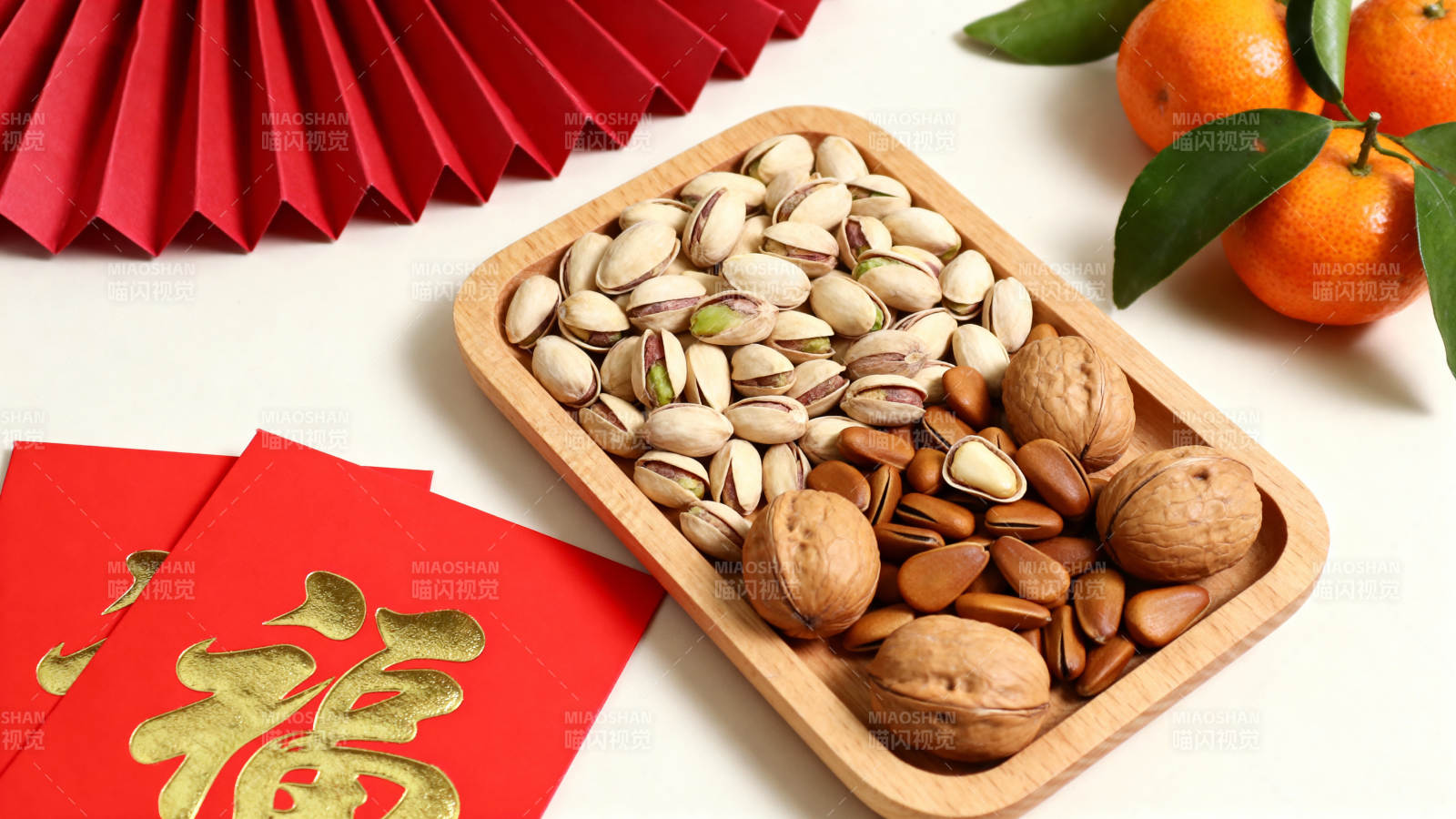 新春坚果礼盒图片