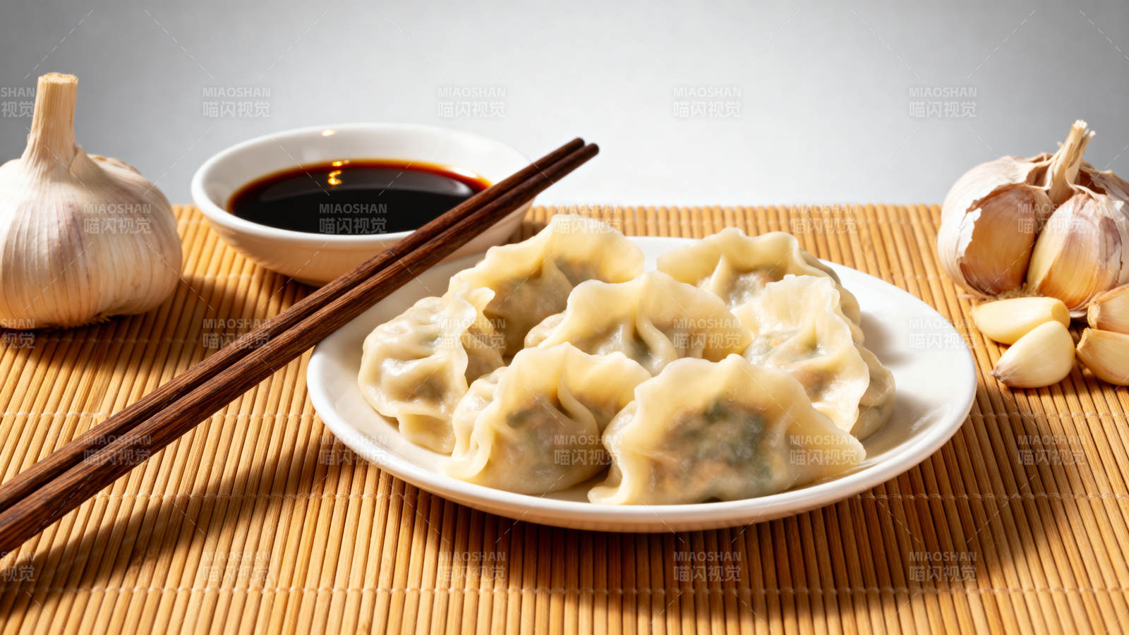 美味饺子配蒜醋图片